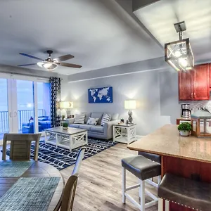  Holiday home Amazing Style In Lake Town Wharf! 1 Bd, 2 Ba Amenities And Location!