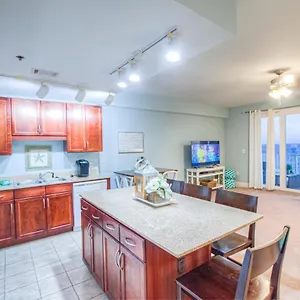 Holiday home Amazing Style, Laketown Wharf 1305 -1bd, 2ba Amenities And Location!
